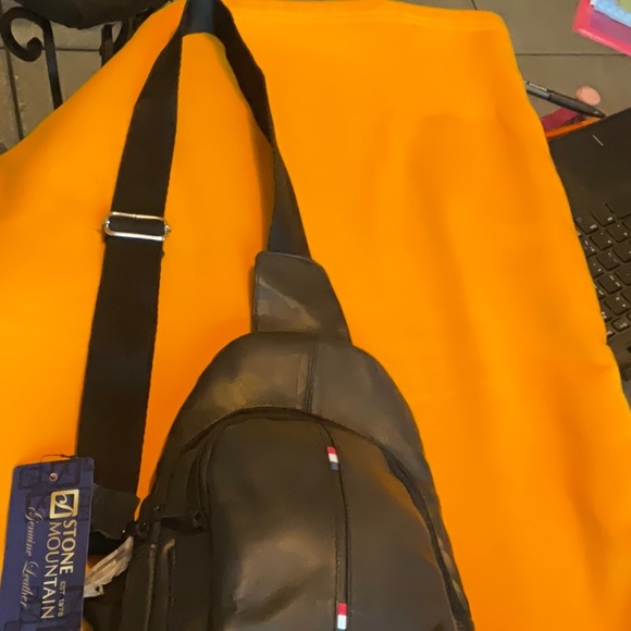 Stone Mountain Genuine Leather Black Sling Crossbody Bag, NWT - Picture 6 of 16